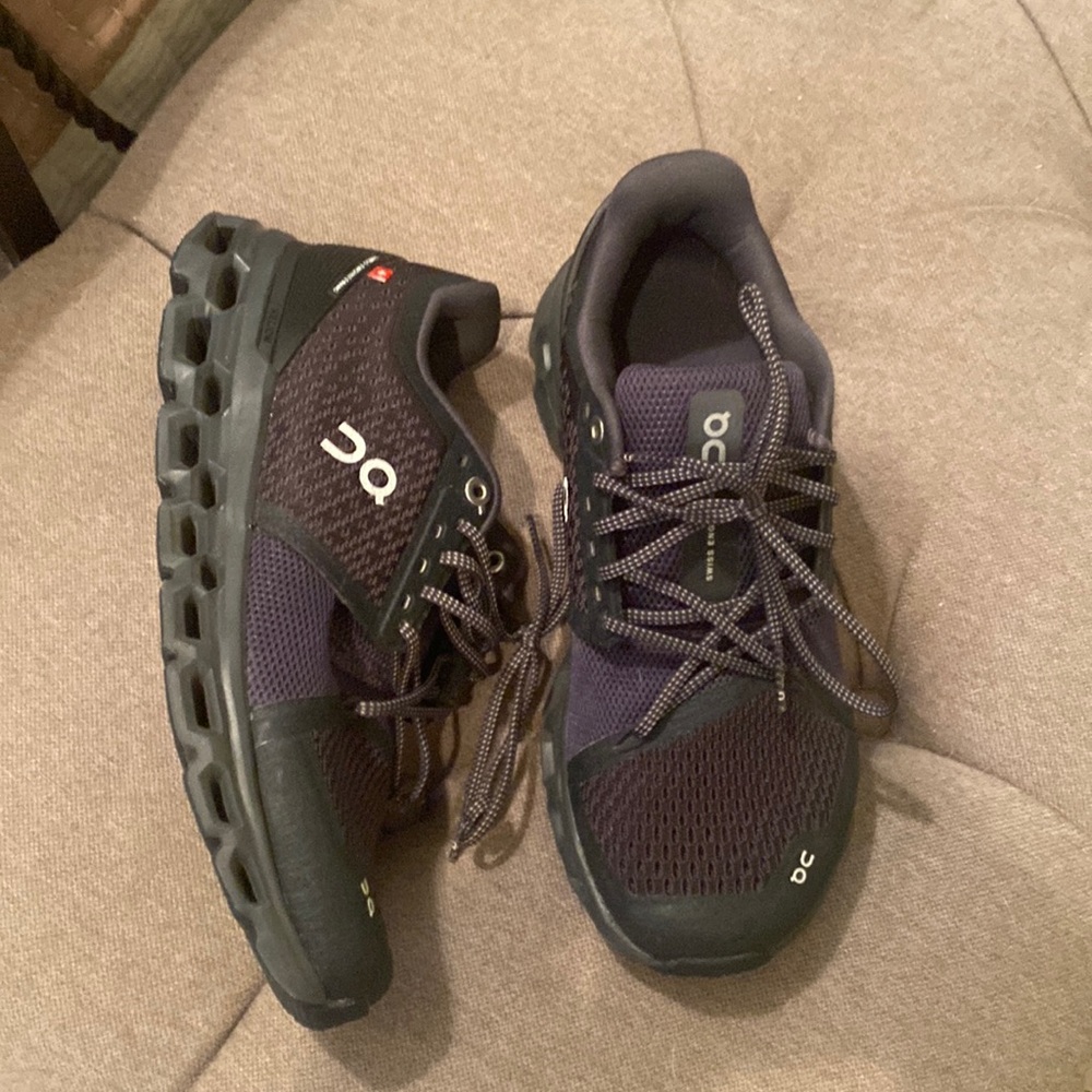 Ladies ON Running Shoes